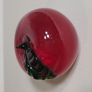 Vintage Art Glass Fruit Apple with green leaf and stem Paperweight 2.5" x 2.5"